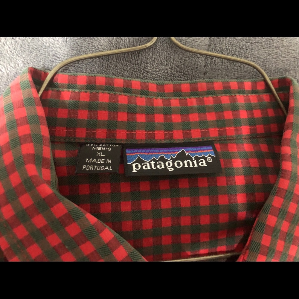 Patagonia Men’s XL long sleeve button down shirt.